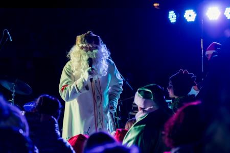 Prihod Dedka Mraza s spremstvom